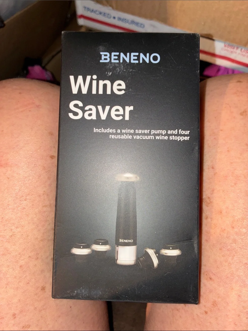 Black Wine Saver Vacuum Pump with 4 Reusable Stoppers